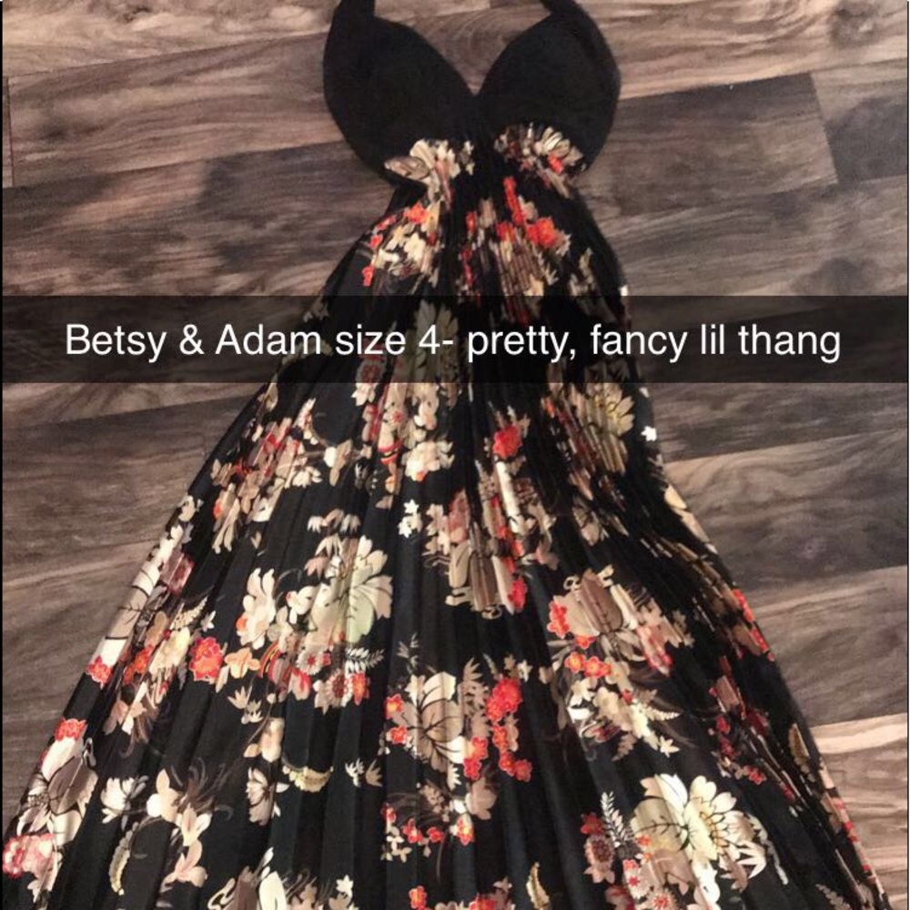 👗DRESSES!👗 - Picture 2 of 9